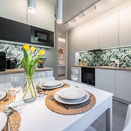 Apartment Good Things Near Center Ceglana Street & Parking - Blisko Szpitali Okulistyka Euromedic Mswia