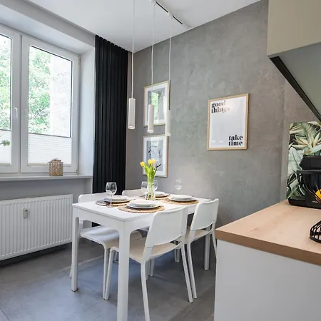 Good Things Near Center Ceglana Street & Parking - Blisko Szpitali Okulistyka Euromedic Mswia Apartment Katowice