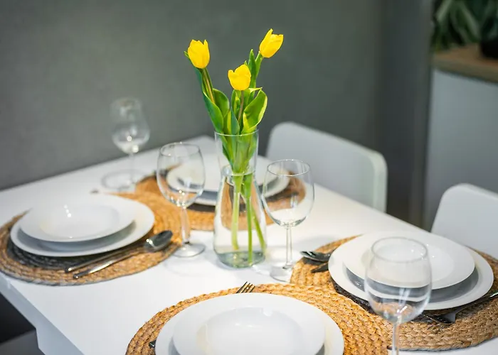 Good Things Near Center Ceglana Street & Parking - Blisko Szpitali Okulistyka Euromedic Mswia アパート *