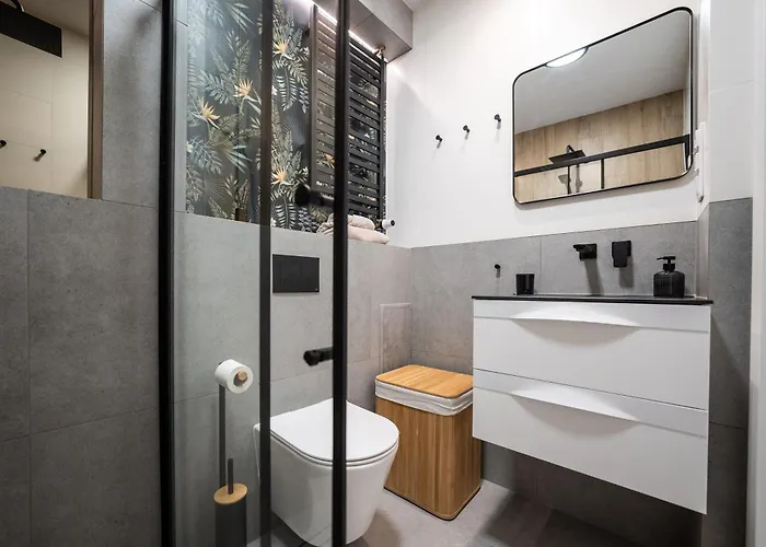 Good Things Near Center Ceglana Street & Parking - Blisko Szpitali Okulistyka Euromedic Mswia *